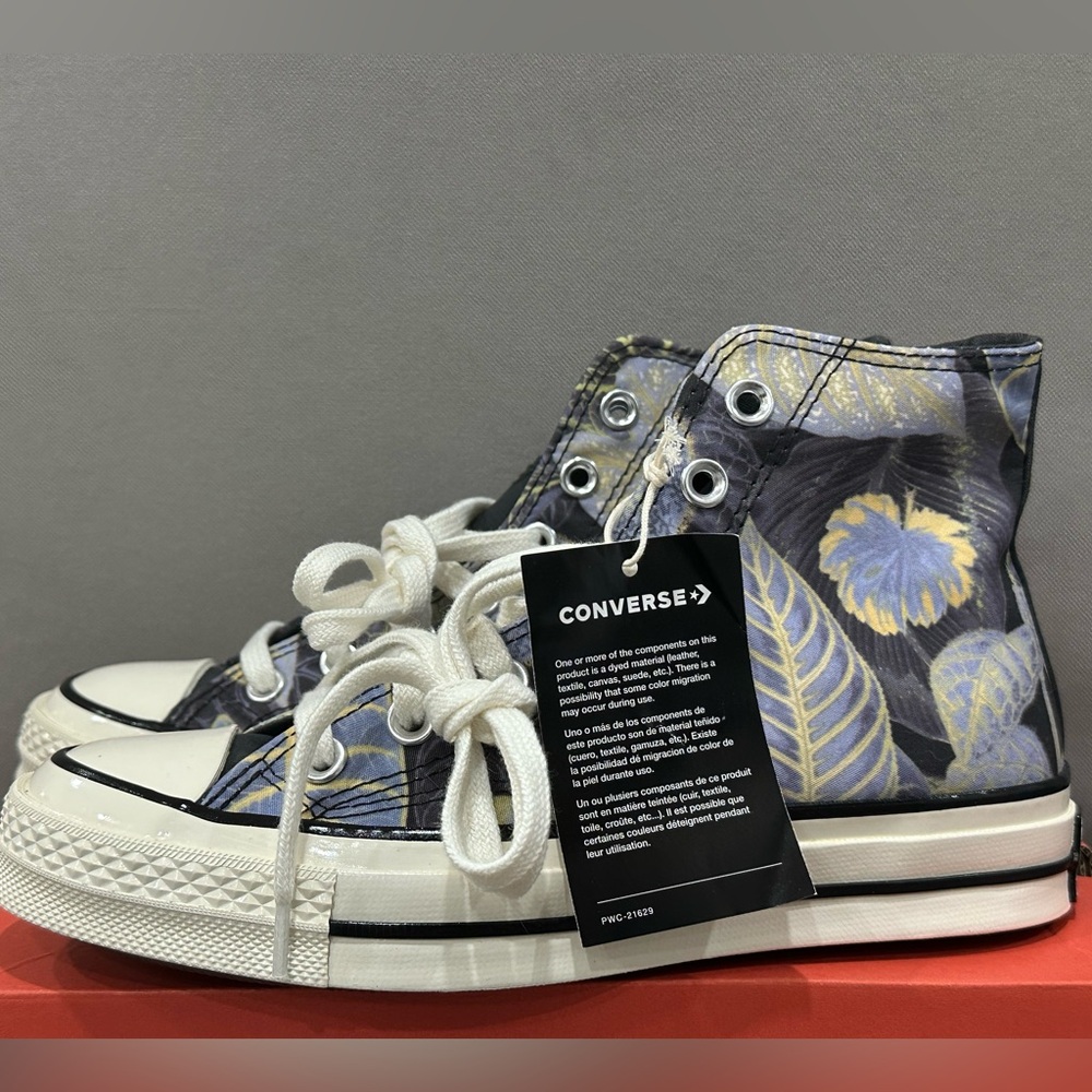 NEW Converse All Star Tropical Leaf — Size 6 Women